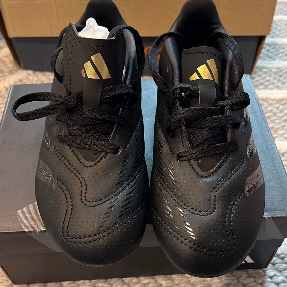Adidas boys NIB black predator cleats